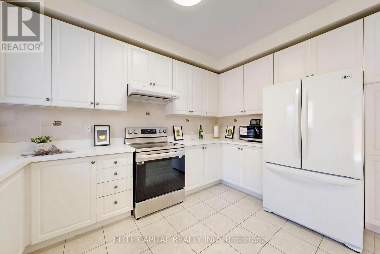 10 KEN WAGG CRESCENT