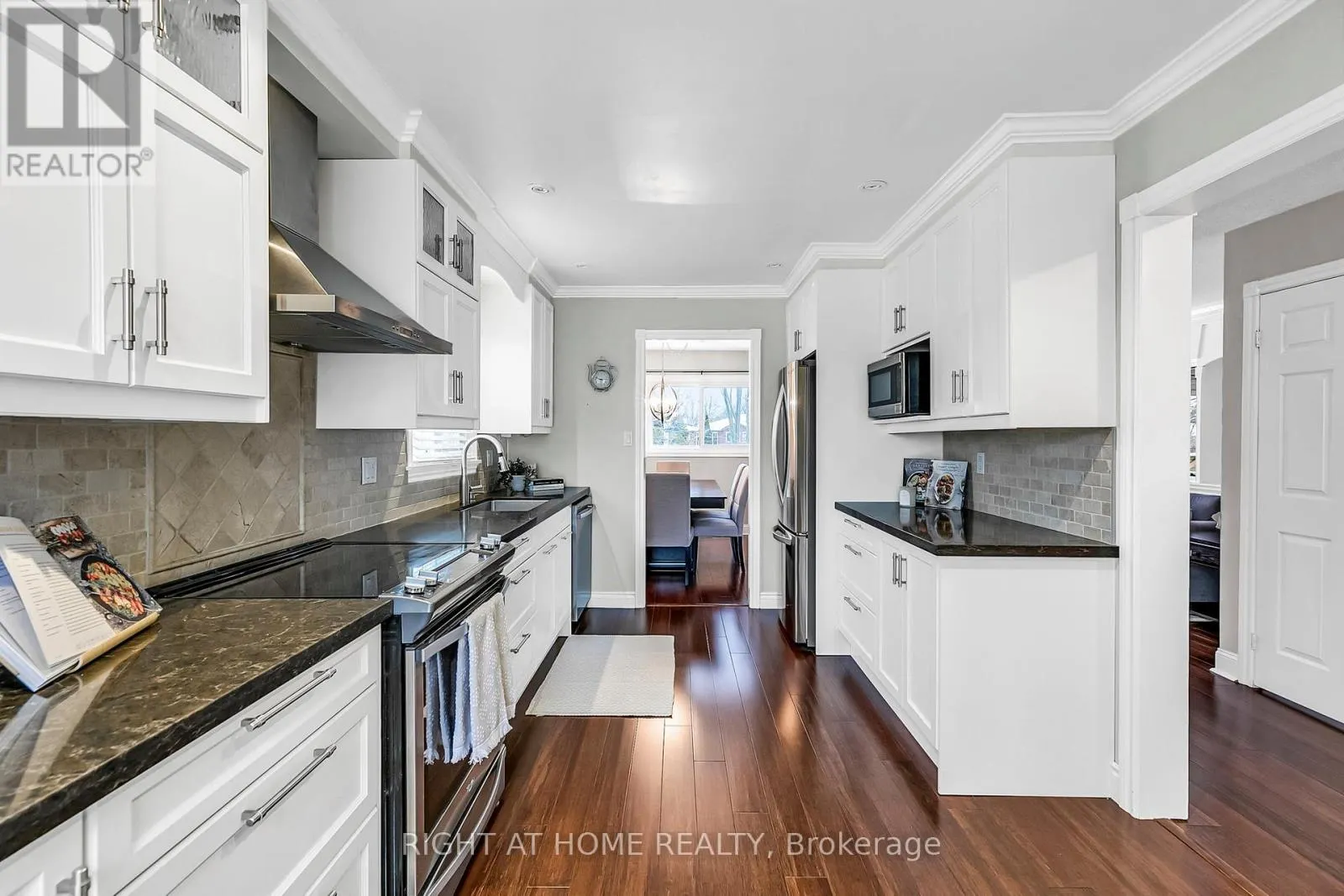 39 ARANKA COURT