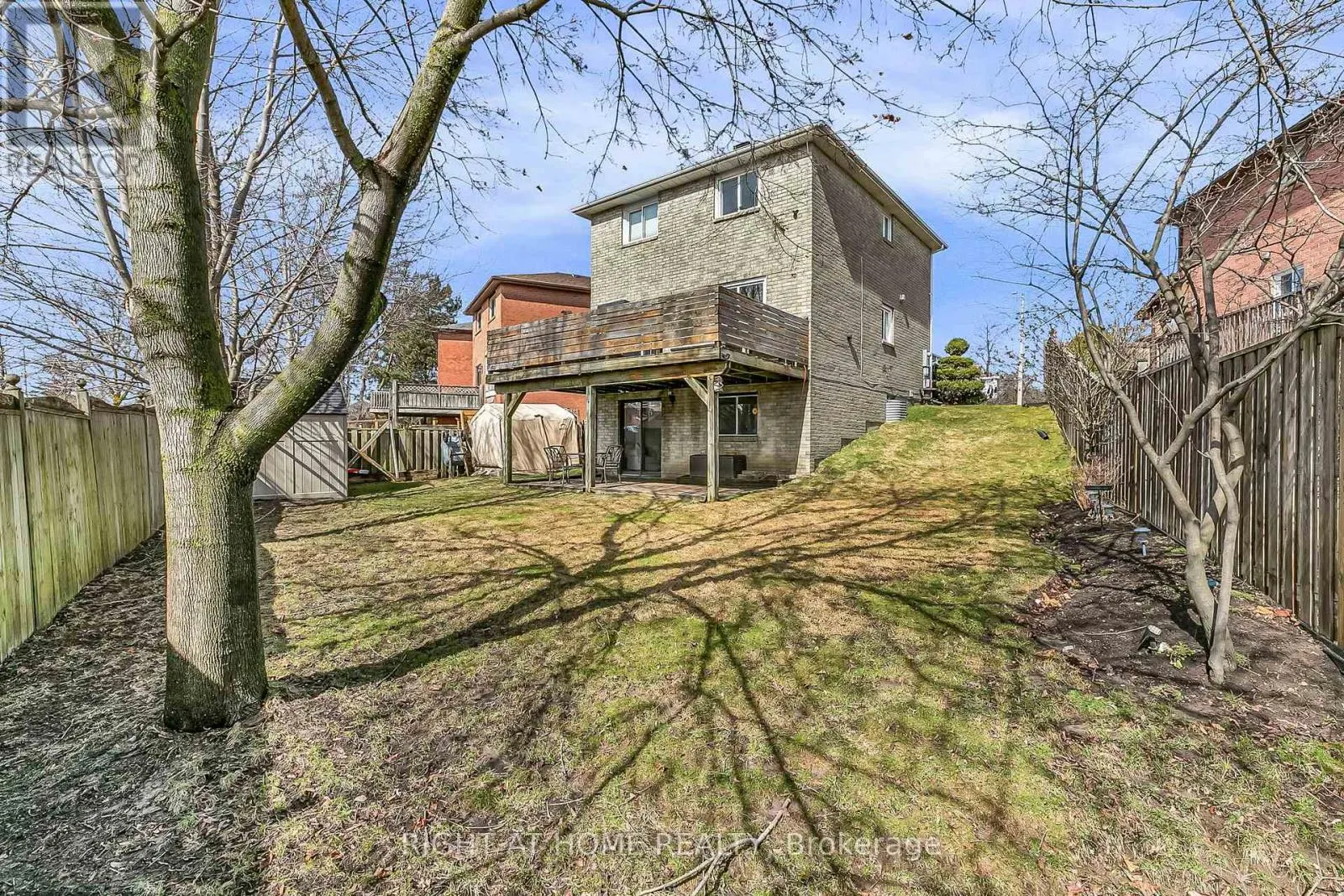 39 ARANKA COURT