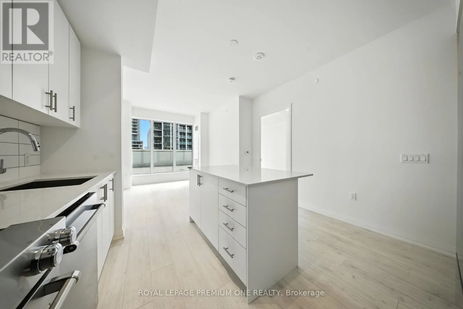 221 - 9000 JANE STREET
