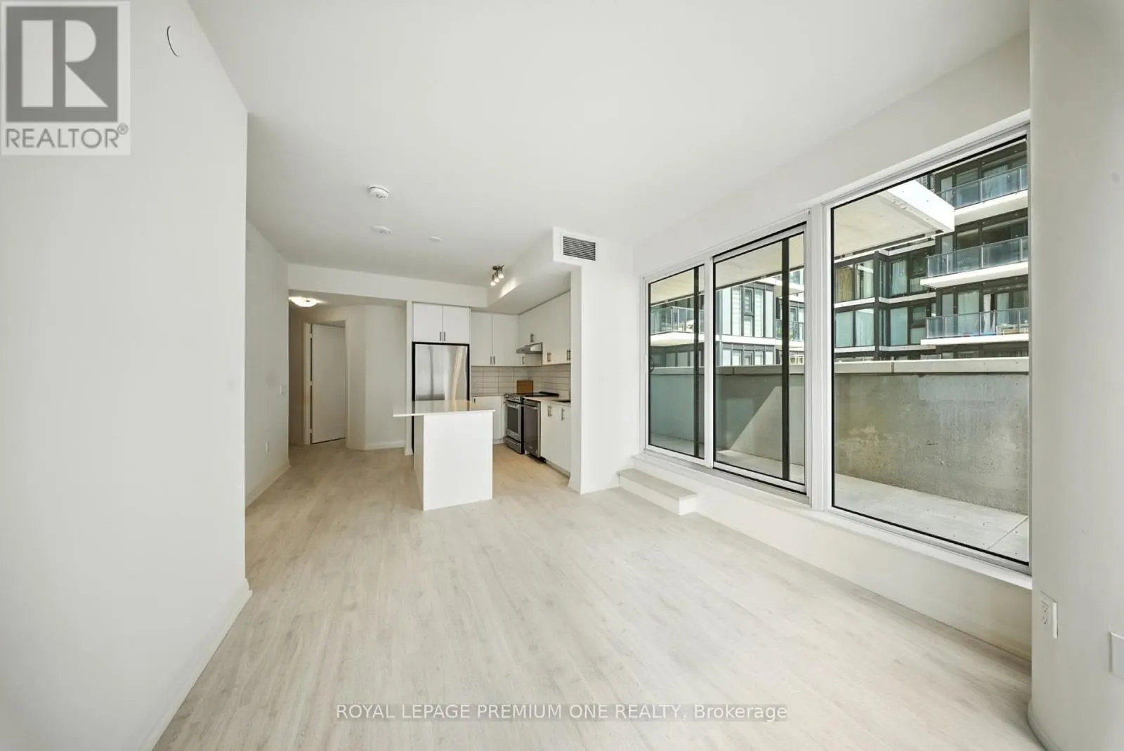 221 - 9000 JANE STREET