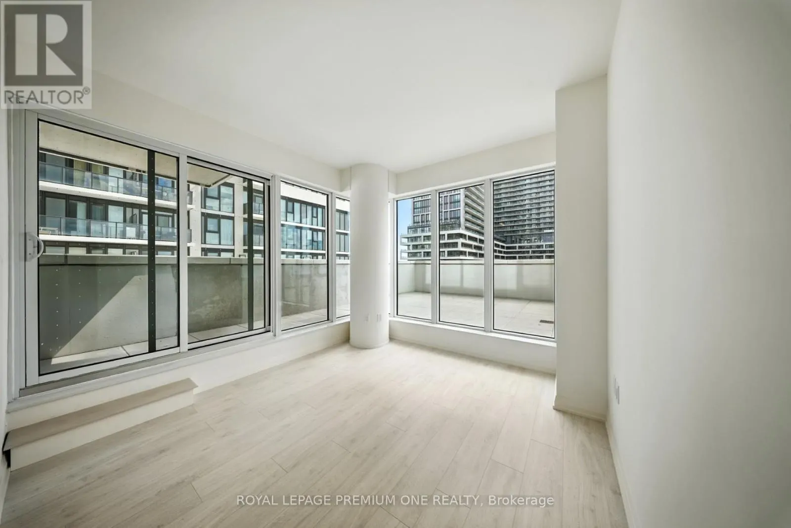 221 - 9000 JANE STREET