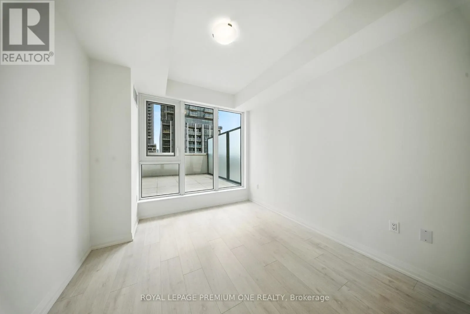 221 - 9000 JANE STREET