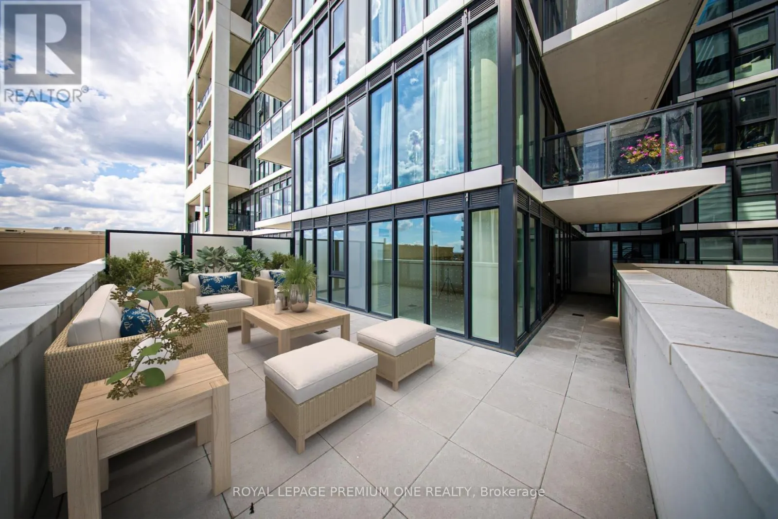 221 - 9000 JANE STREET