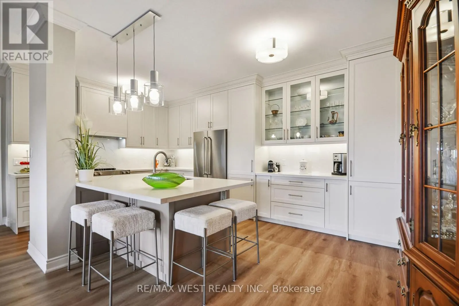 321 - 281 WOODBRIDGE AVENUE