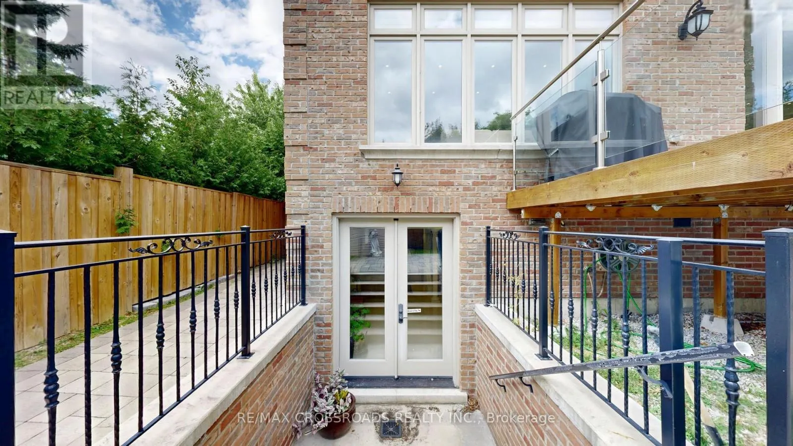 635 ELGIN MILLS ROAD W