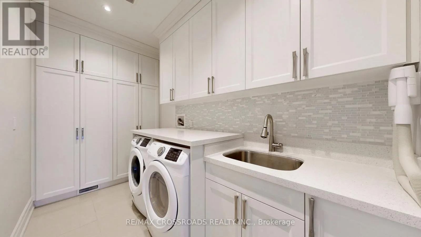 635 ELGIN MILLS ROAD W