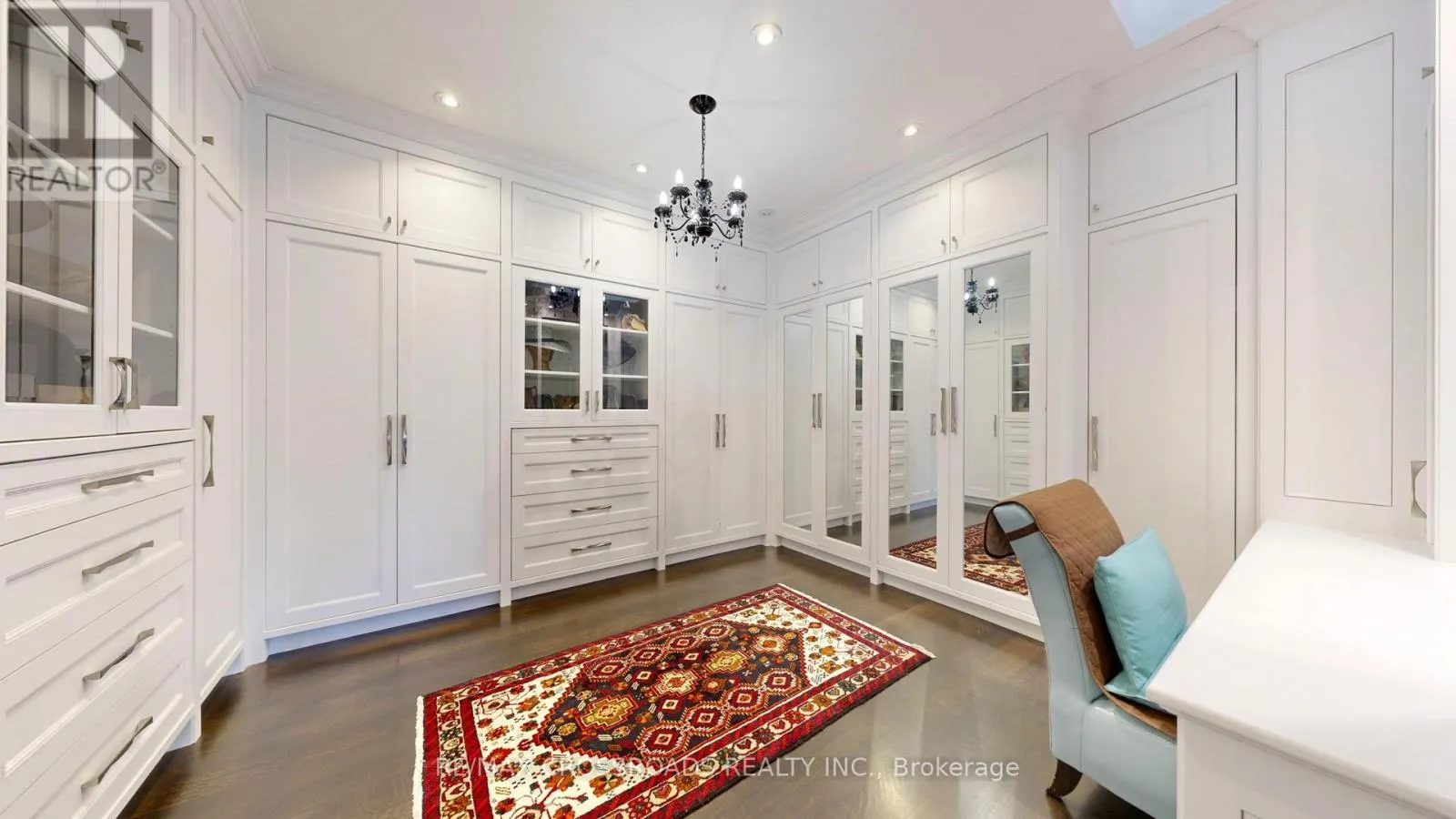 635 ELGIN MILLS ROAD W