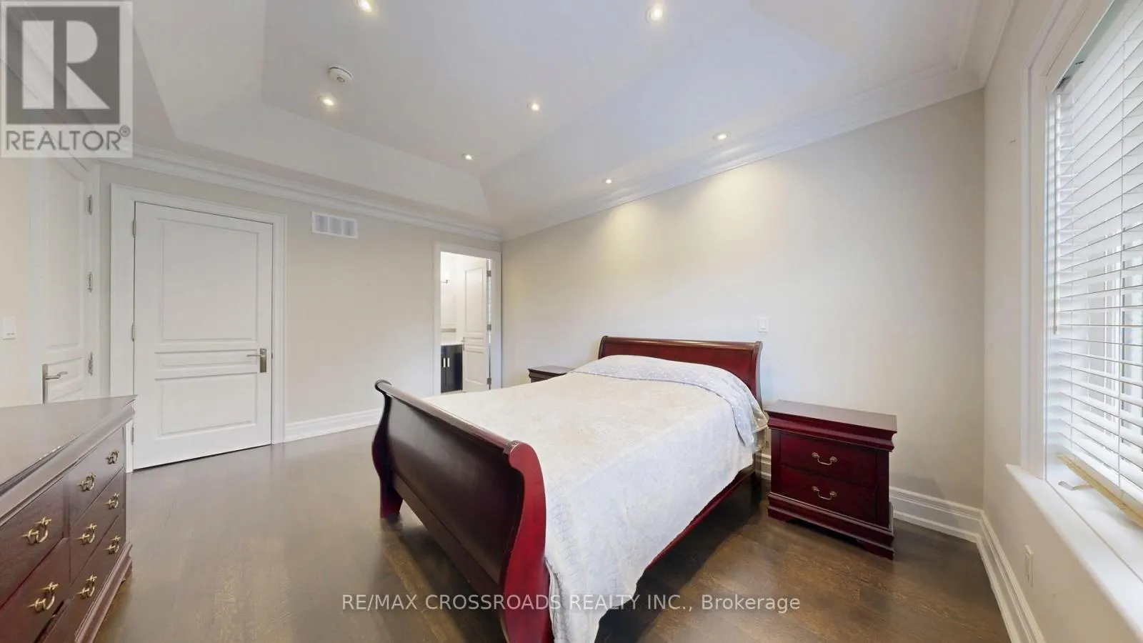 635 ELGIN MILLS ROAD W