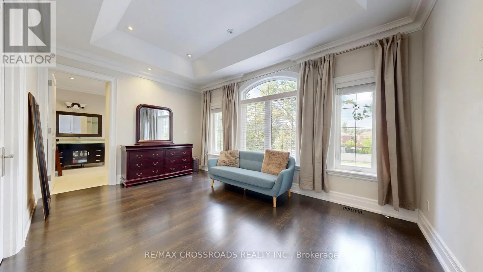 635 ELGIN MILLS ROAD W