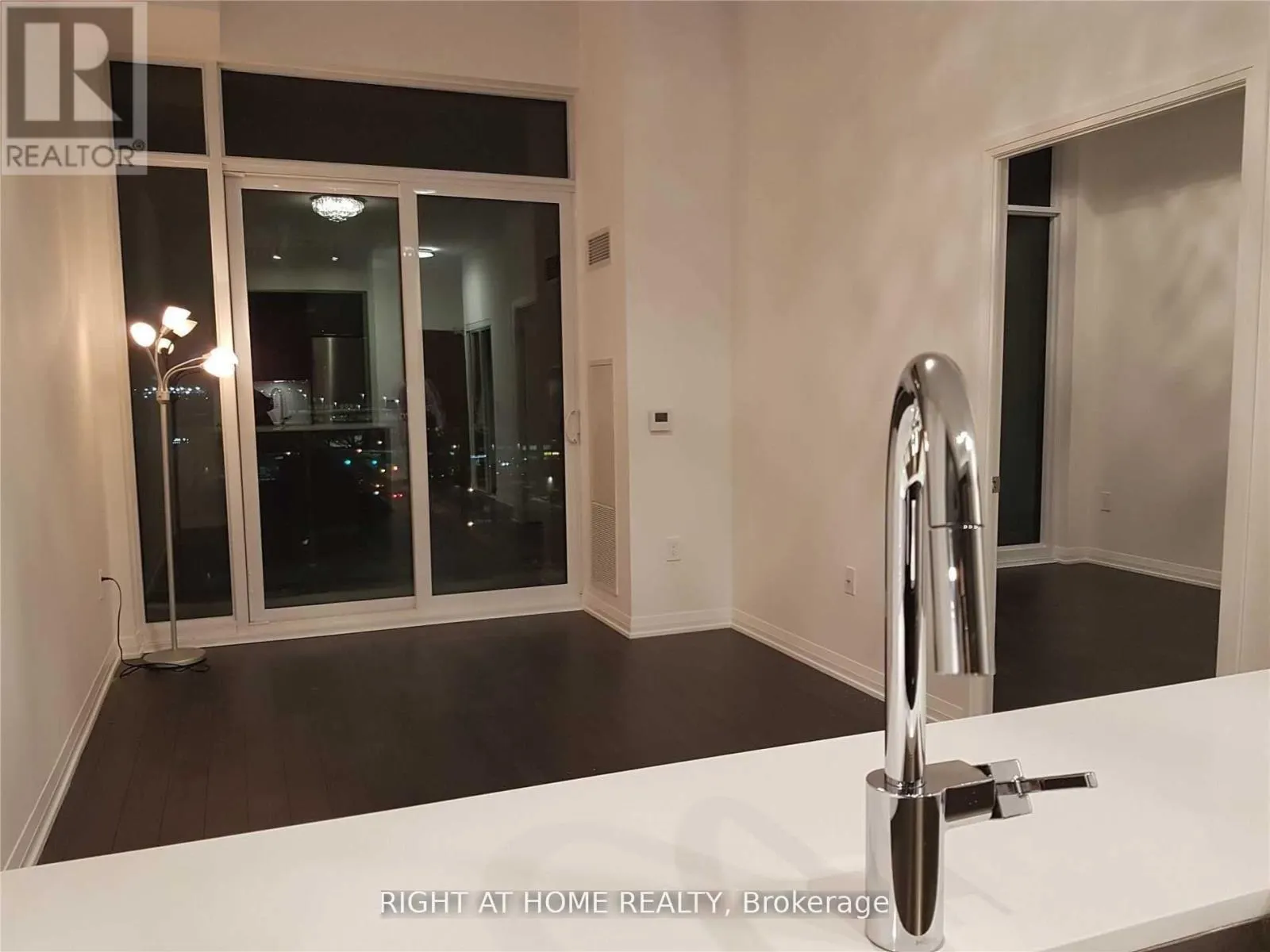 1003 - 99 EAGLE ROCK WAY