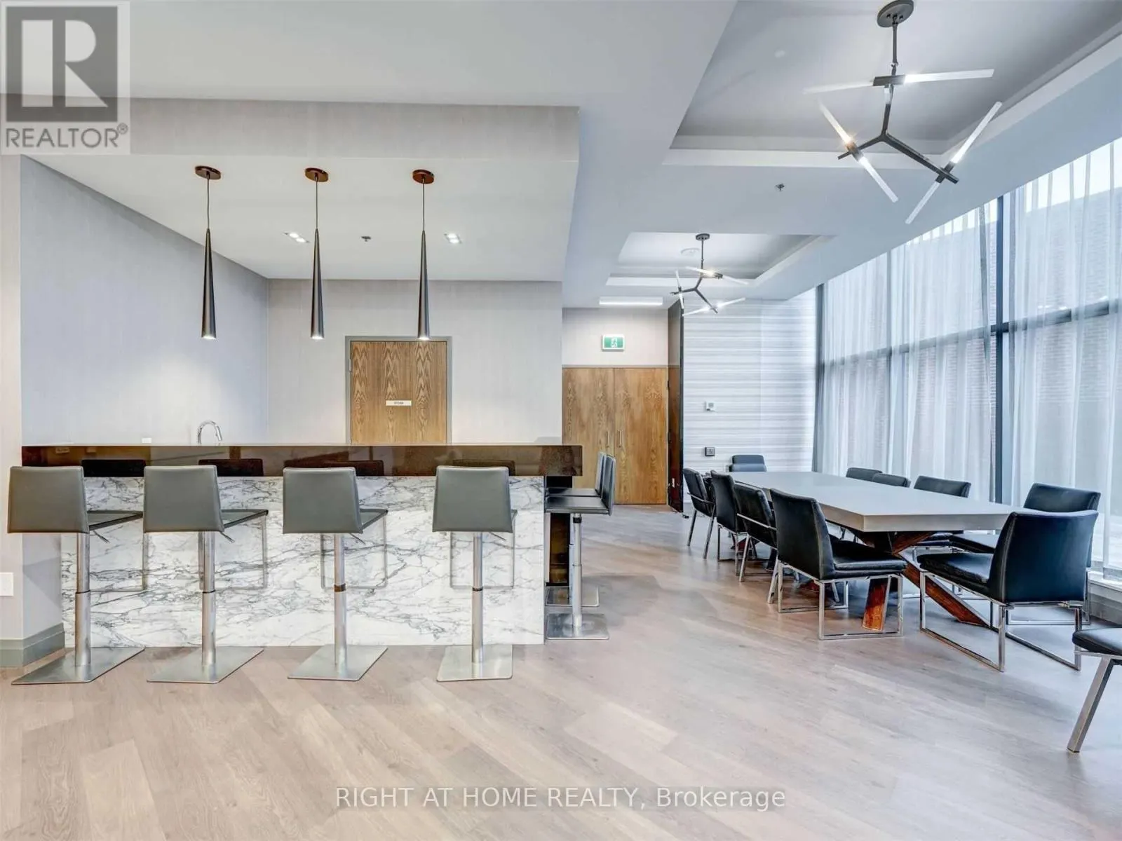 1003 - 99 EAGLE ROCK WAY