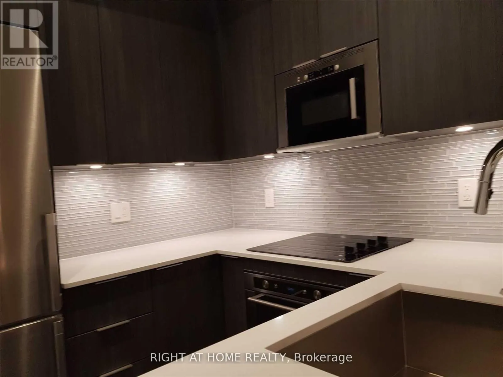 1003 - 99 EAGLE ROCK WAY