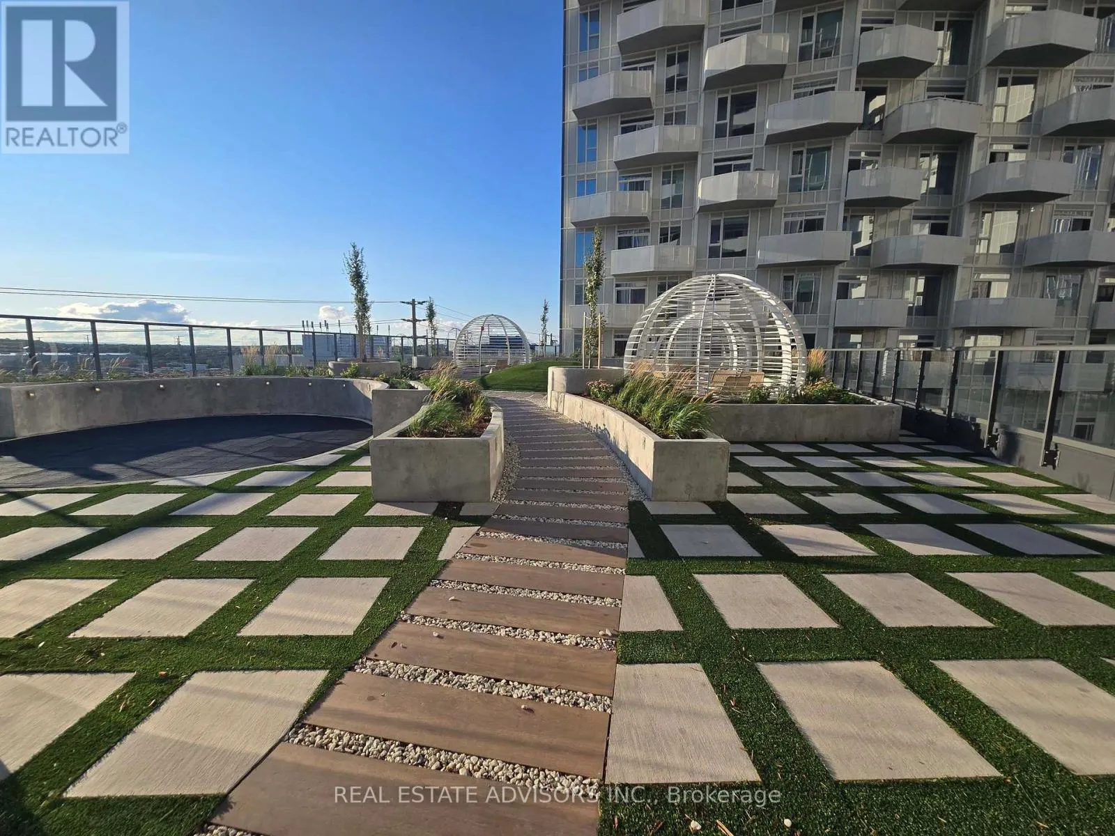 1724 - 498 CALDARI ROAD