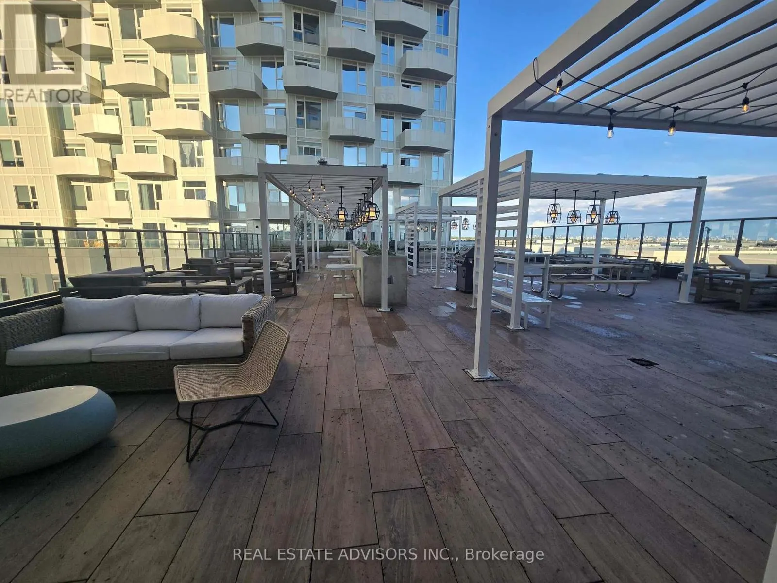 1724 - 498 CALDARI ROAD