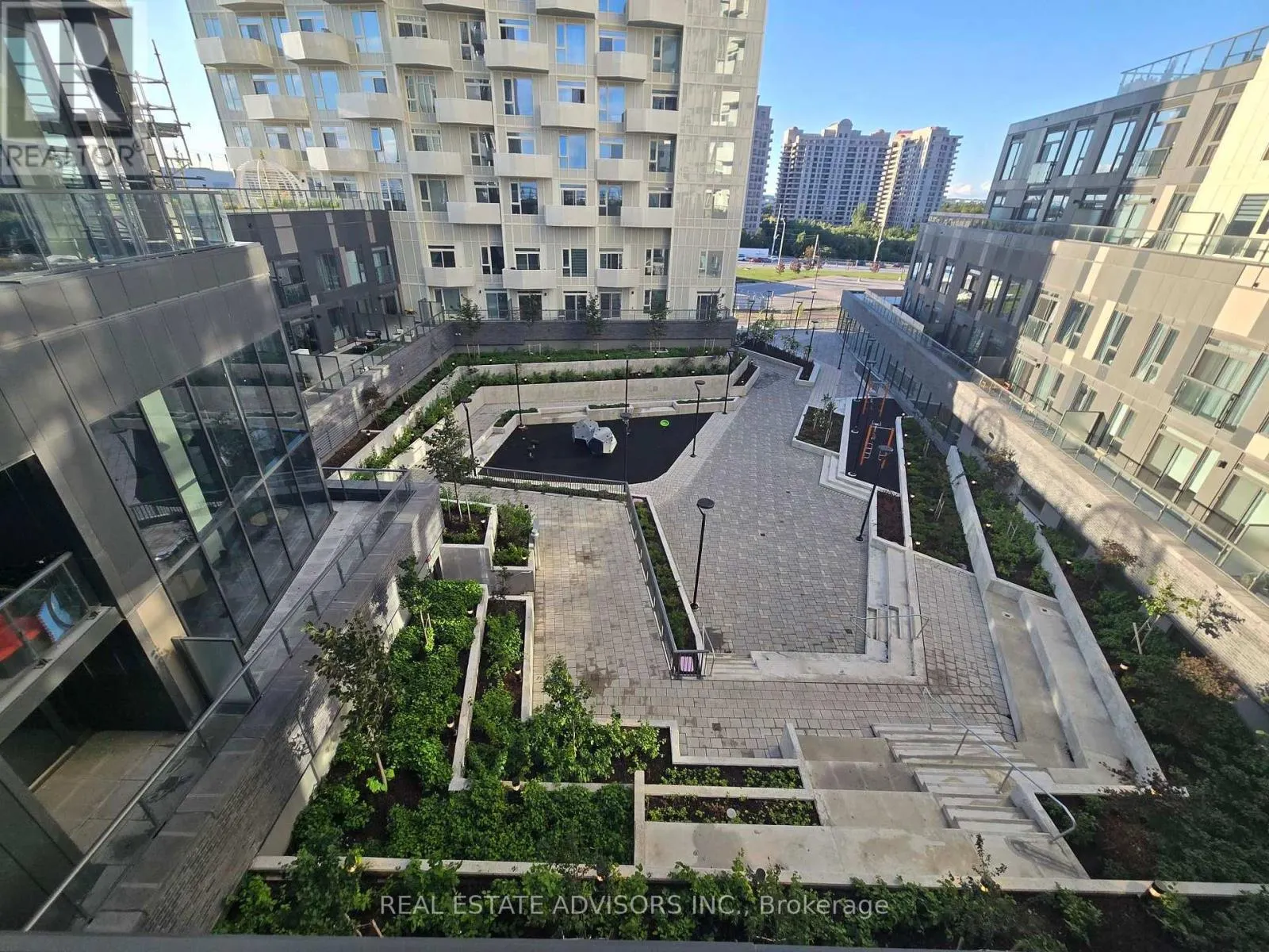 1724 - 498 CALDARI ROAD
