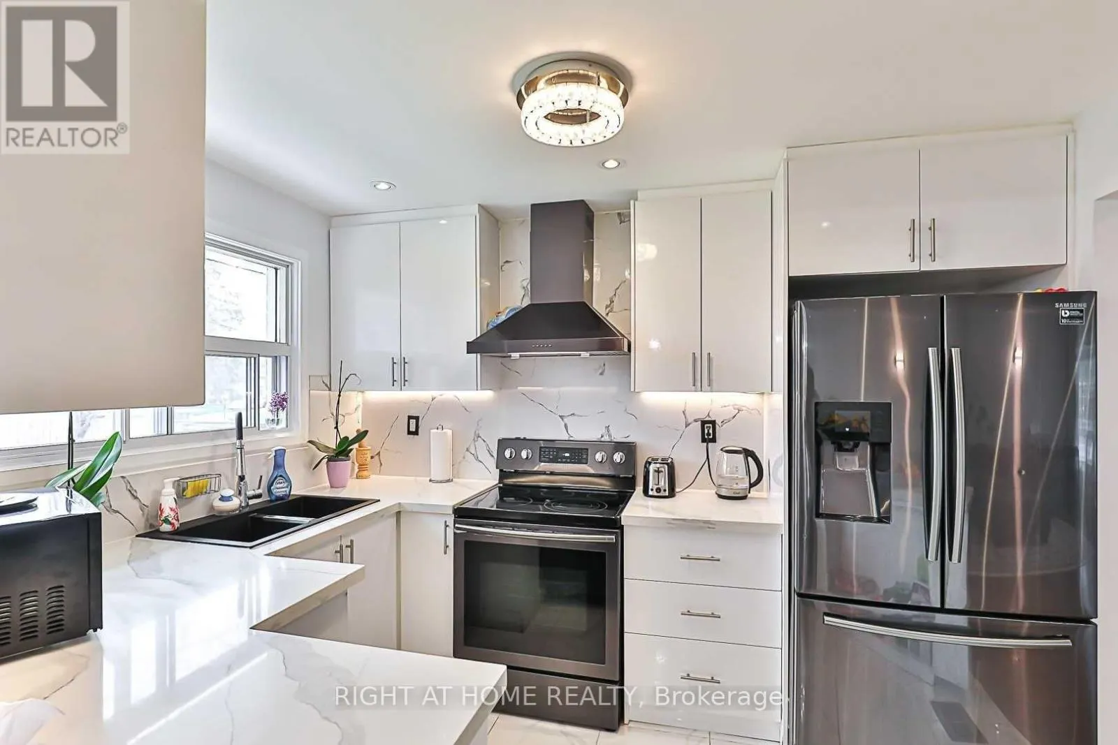 MAIN FLOOR - 139 FELIX ROAD