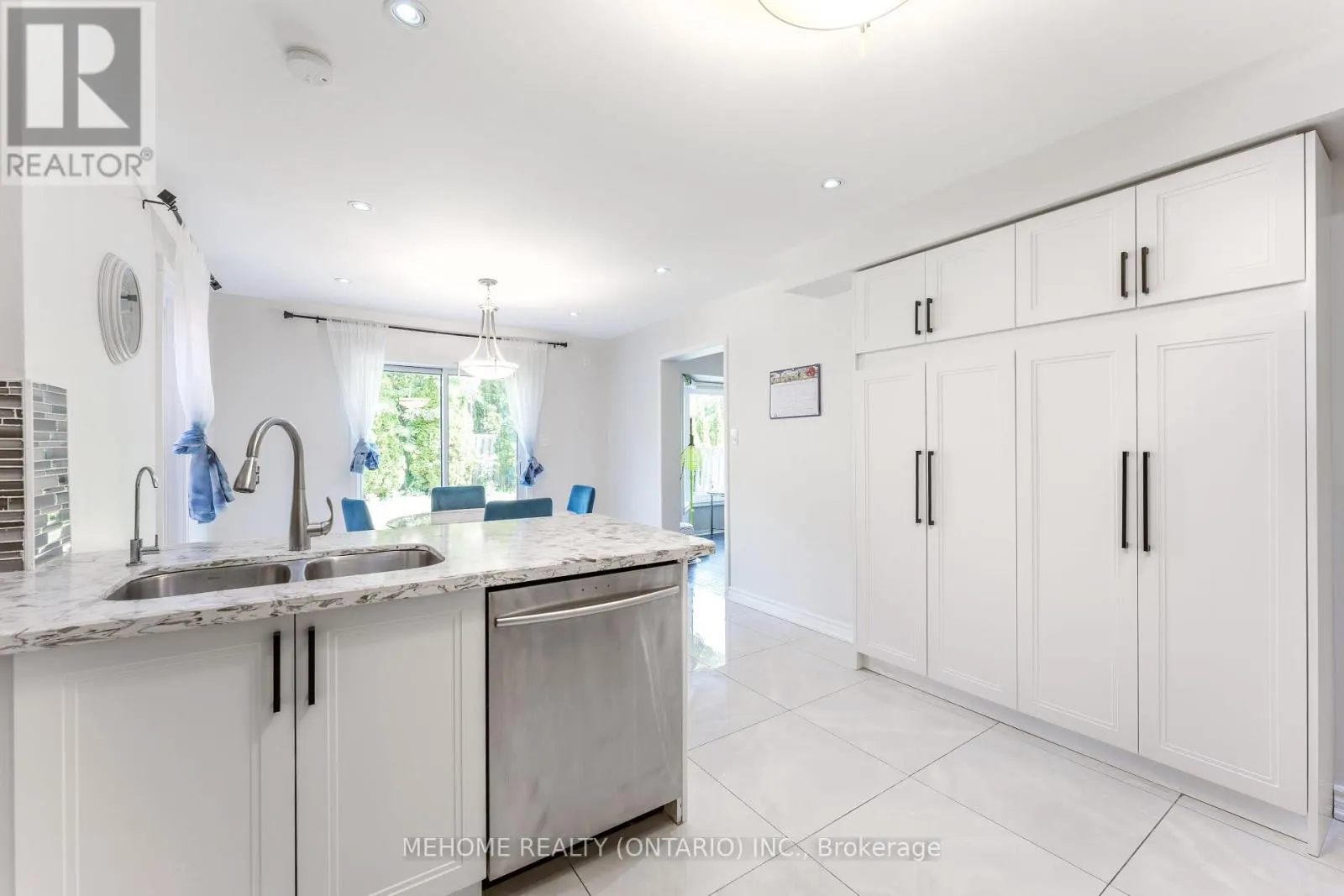 38 DESERT VIEW CRESCENT