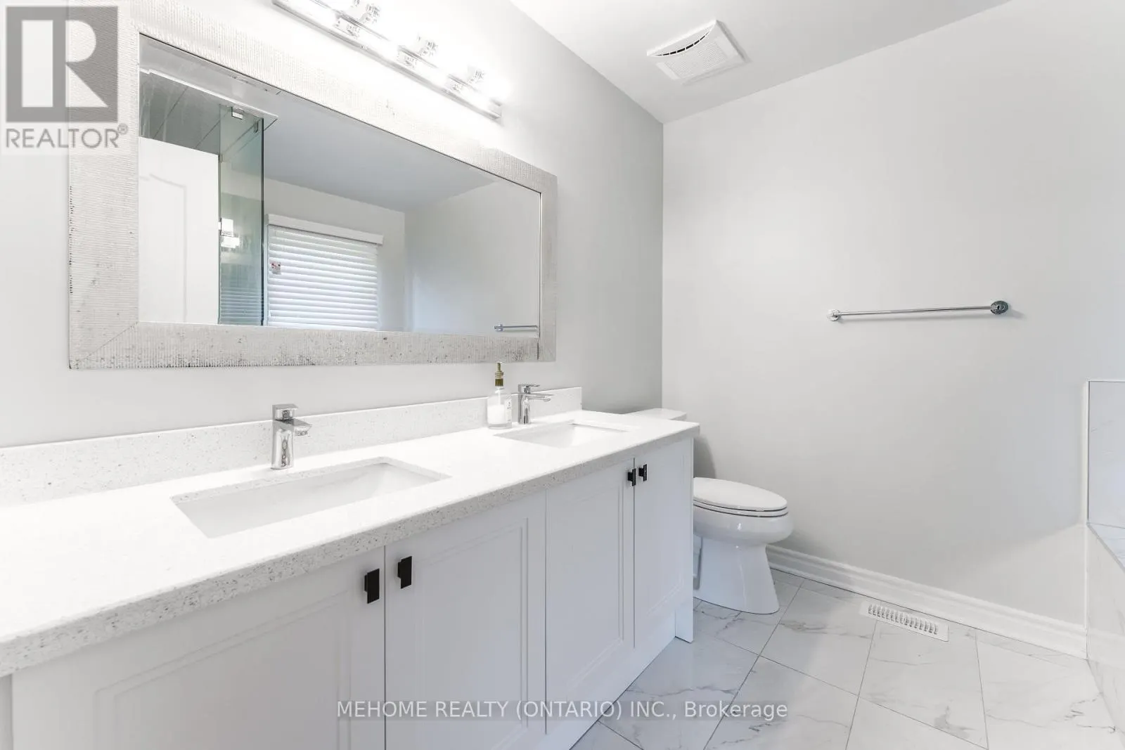 38 DESERT VIEW CRESCENT
