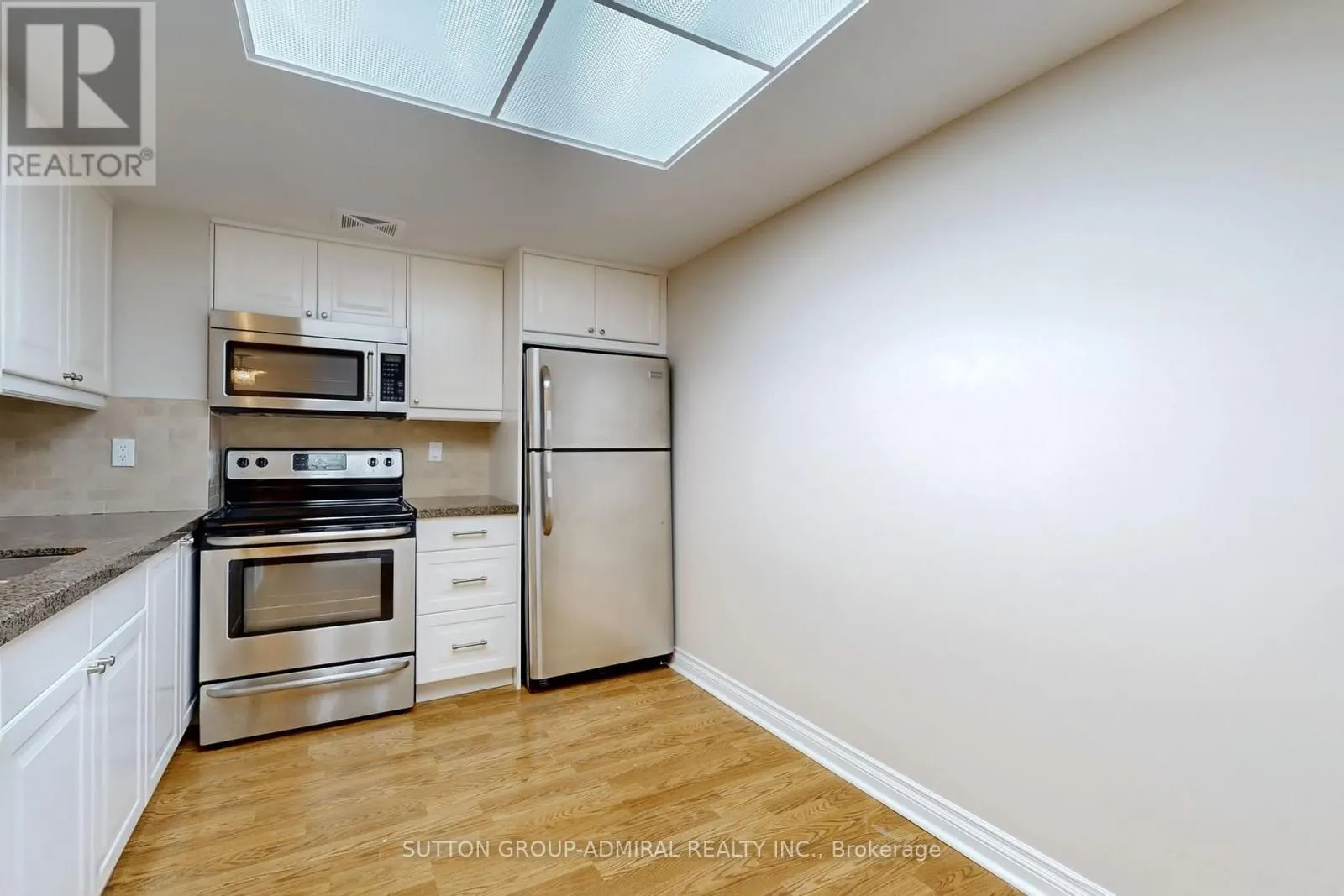 1107 - 7601 BATHURST STREET