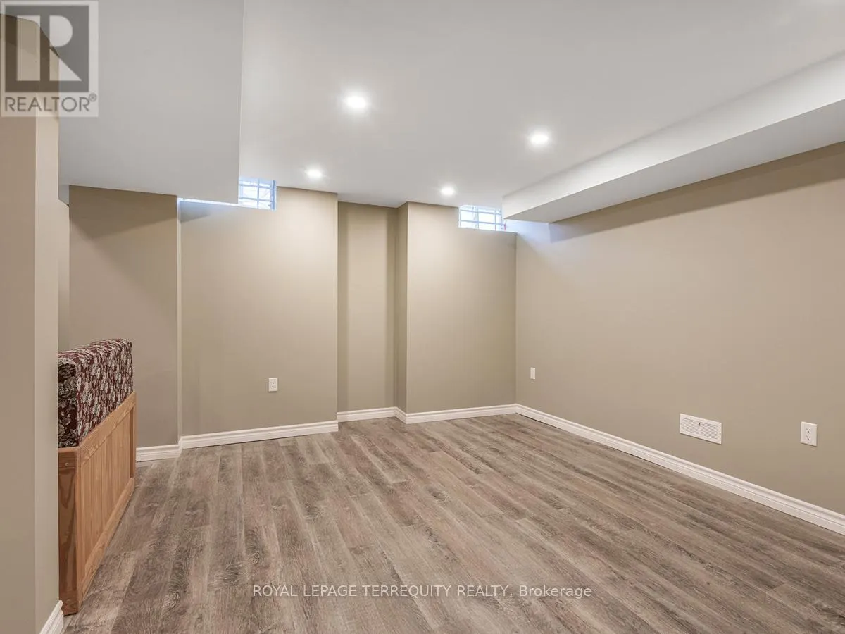 11 AVOCET DRIVE