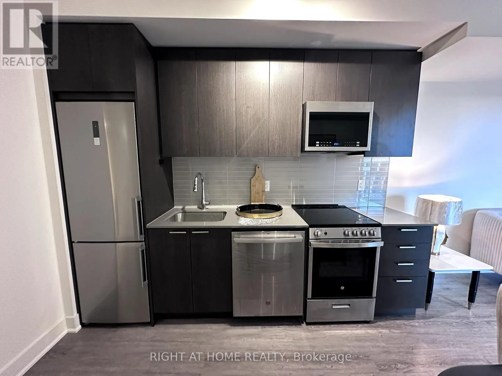 422 - 185 DEERFIELD ROAD