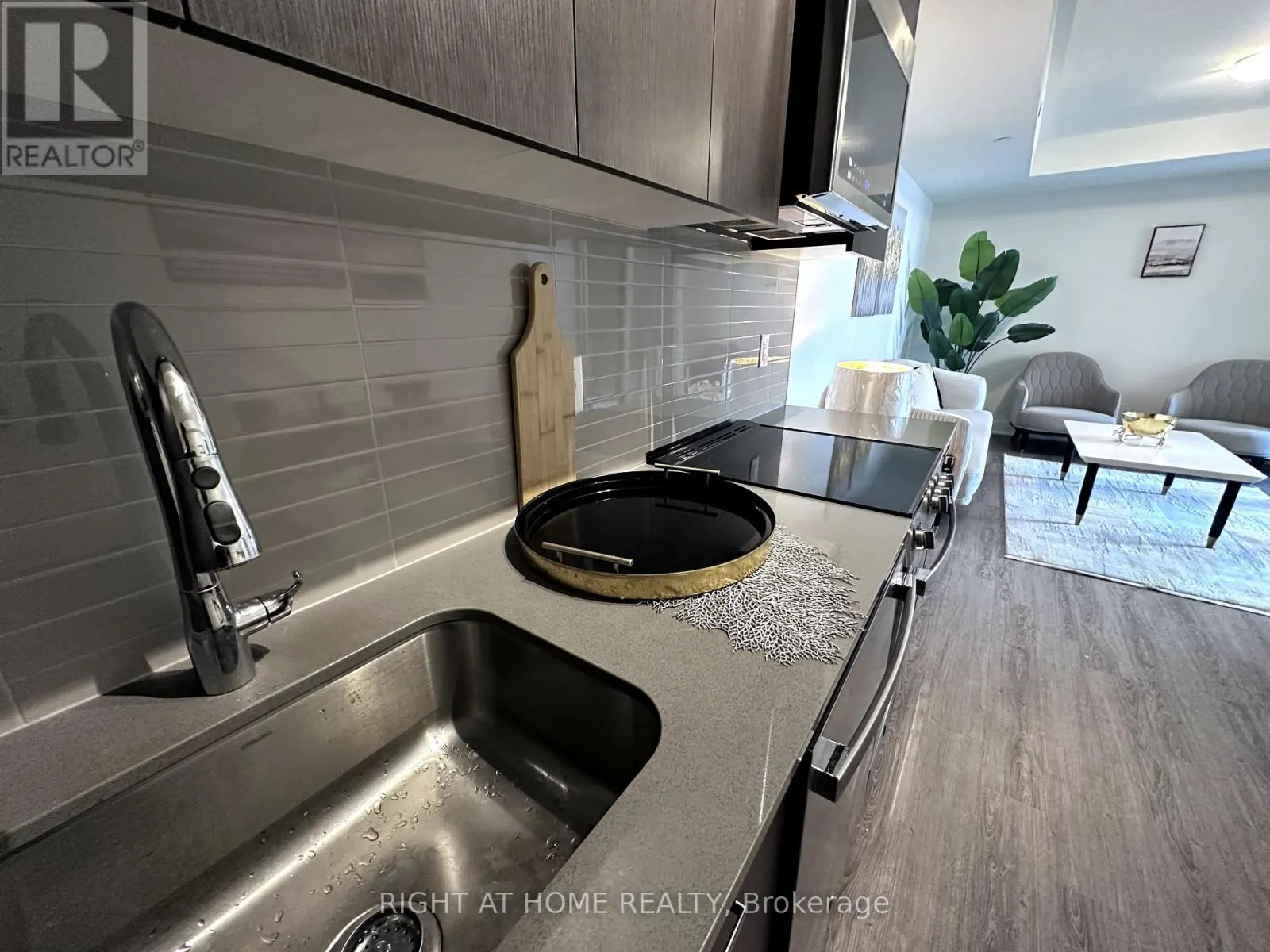 422 - 185 DEERFIELD ROAD