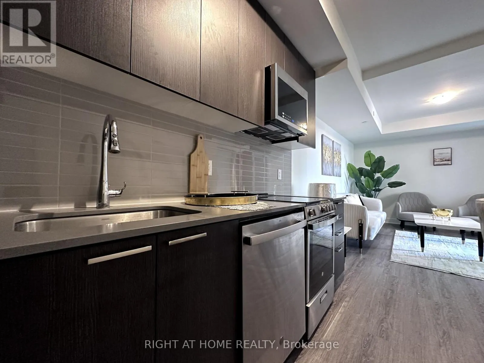 422 - 185 DEERFIELD ROAD