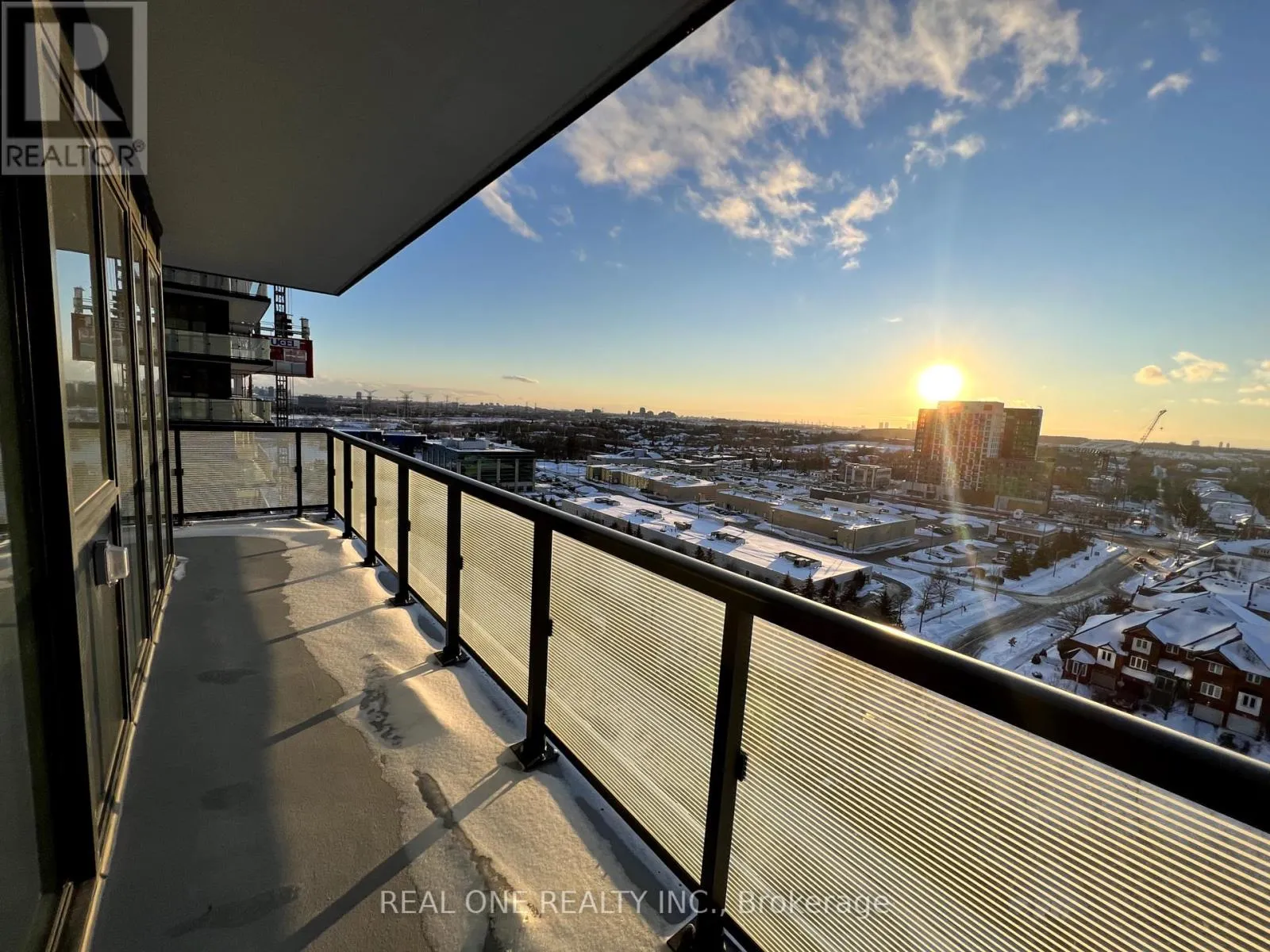 1215 - 85 ONEIDA CRESCENT
