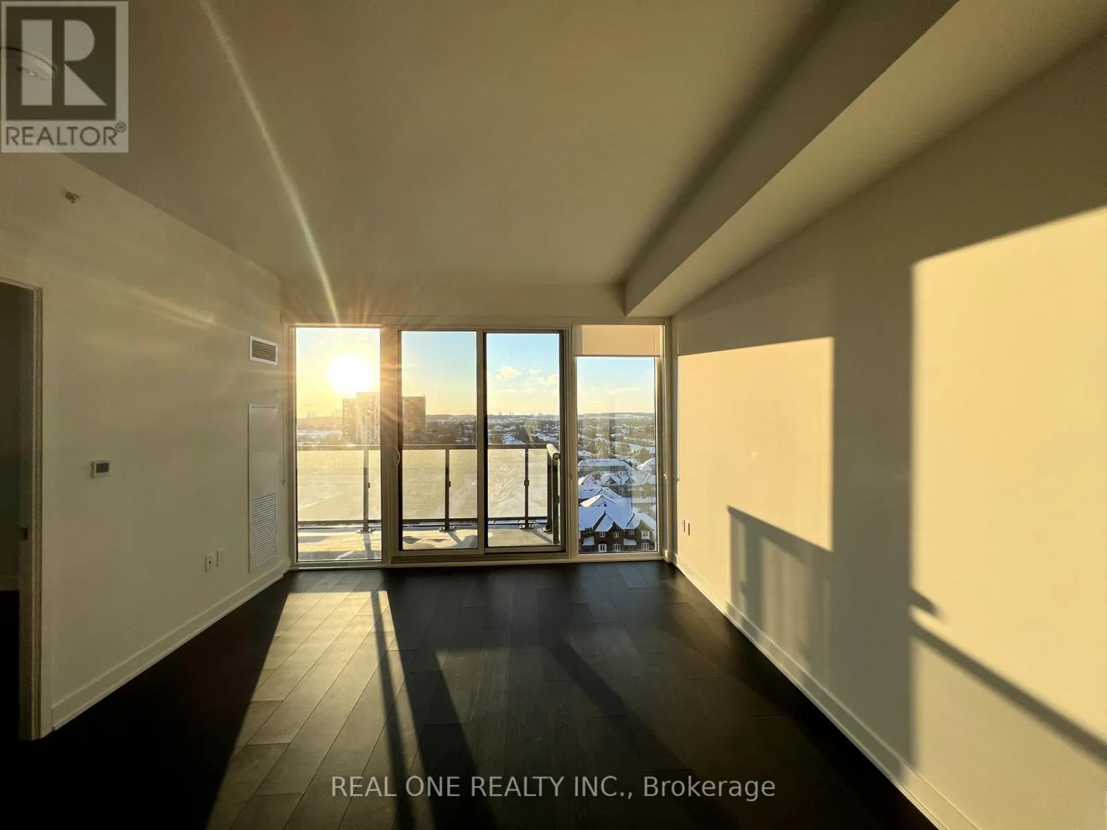 1215 - 85 ONEIDA CRESCENT