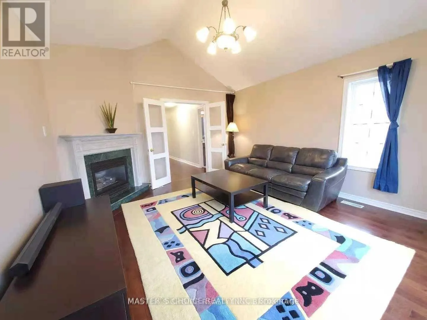 24 GOLDEN OAK AVENUE