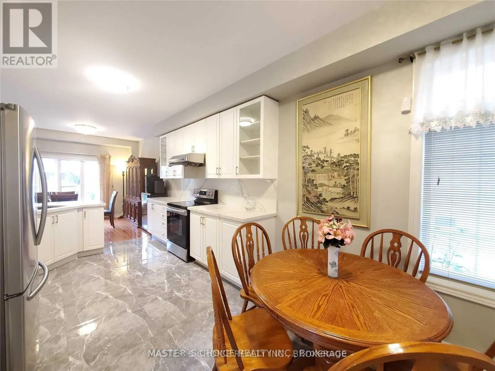 24 GOLDEN OAK AVENUE