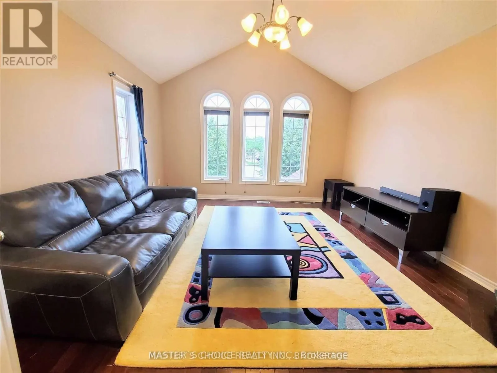 24 GOLDEN OAK AVENUE