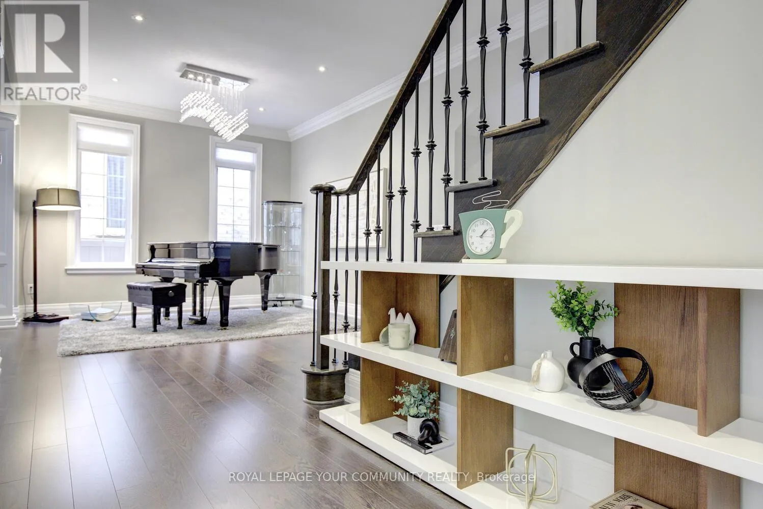 92 HEINTZMAN CRESCENT