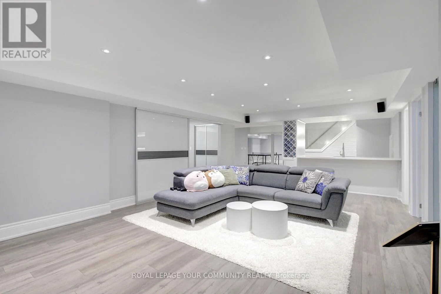 92 HEINTZMAN CRESCENT