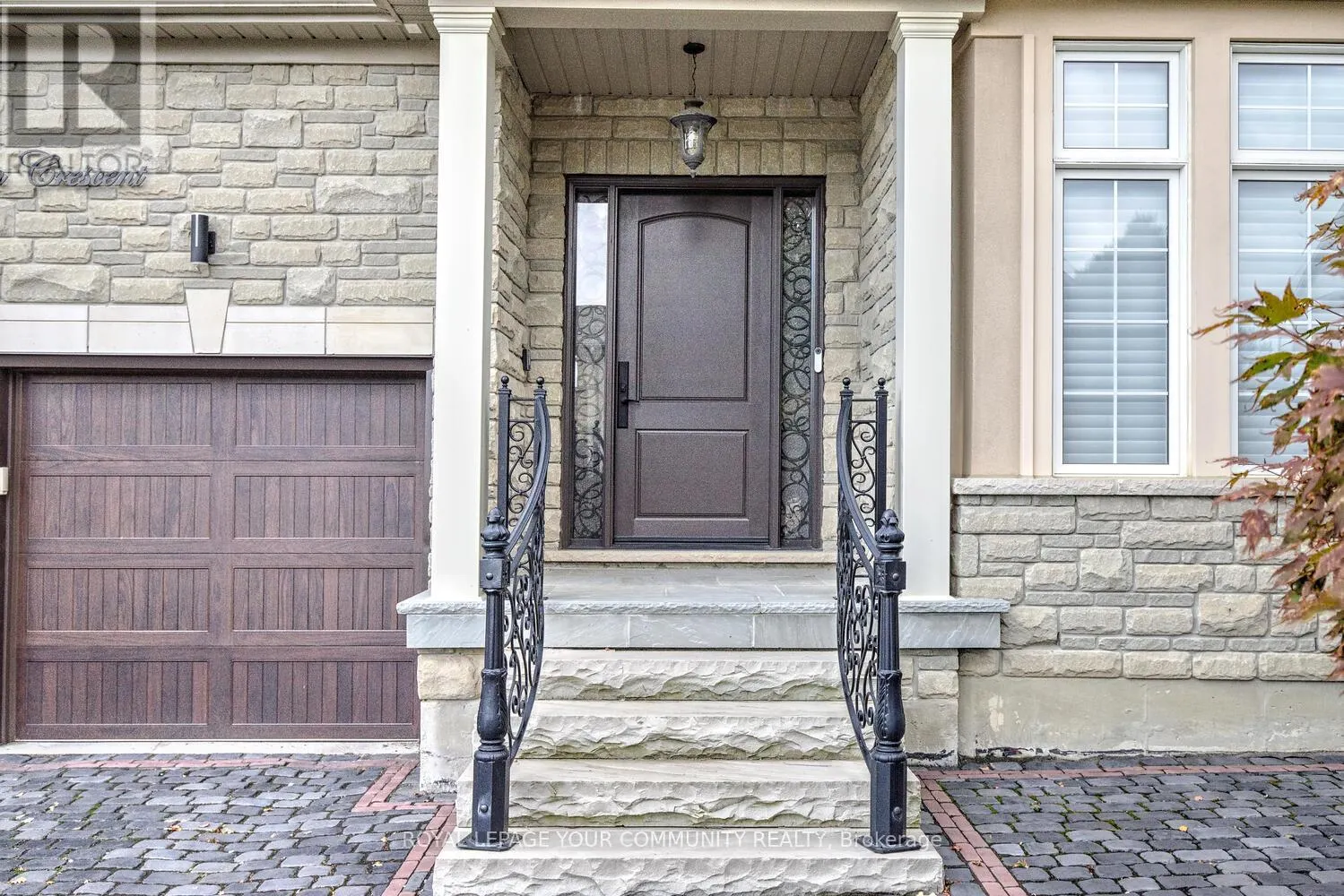92 HEINTZMAN CRESCENT