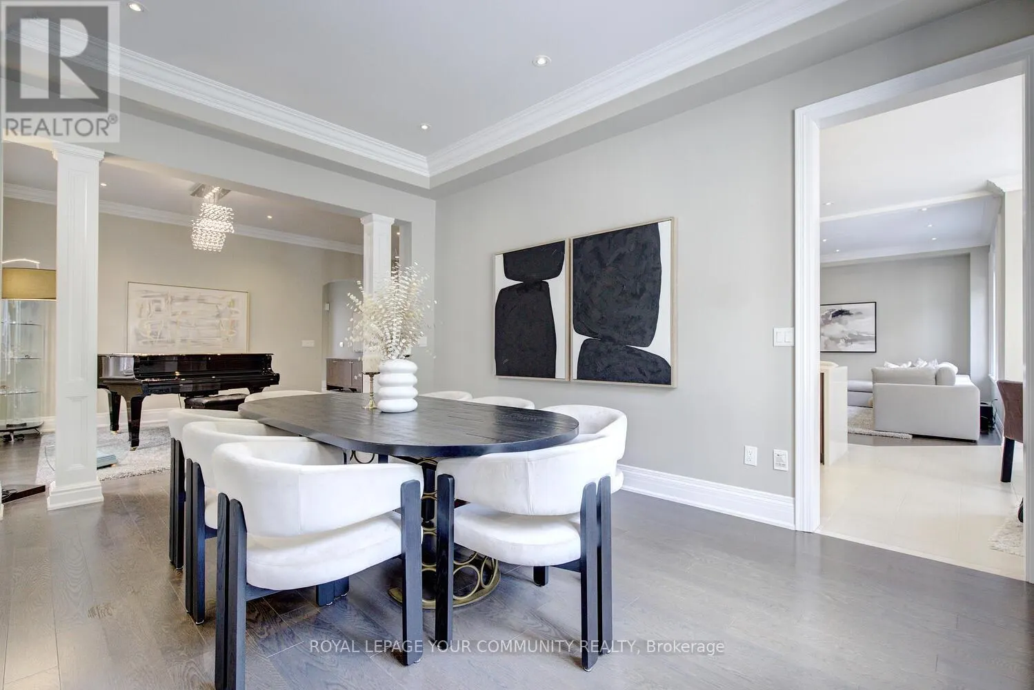 92 HEINTZMAN CRESCENT