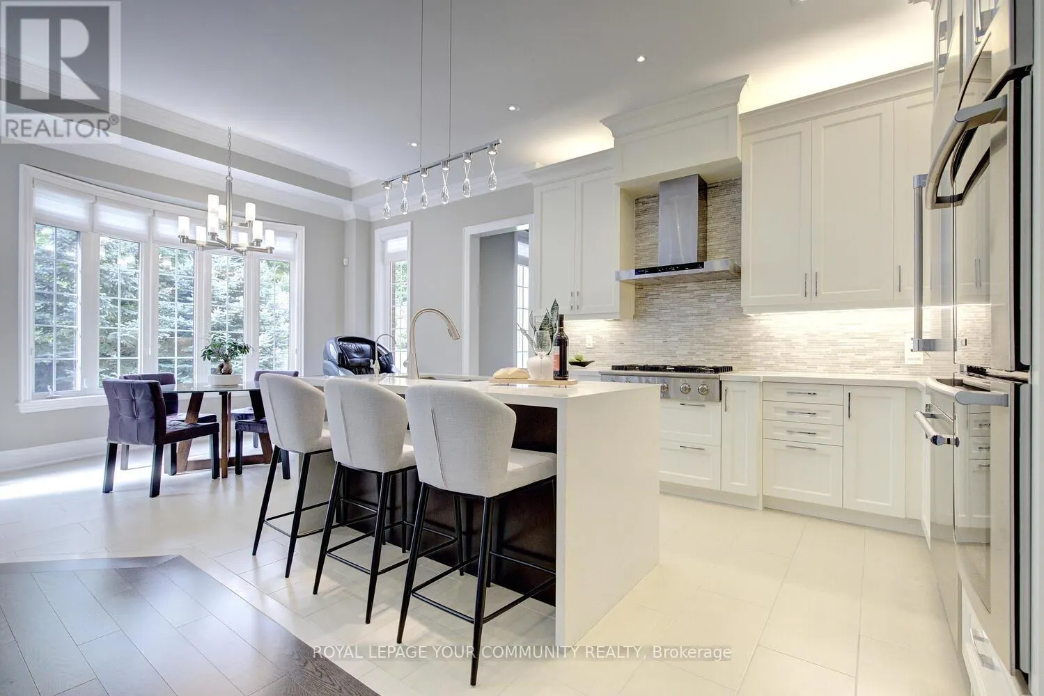 92 HEINTZMAN CRESCENT