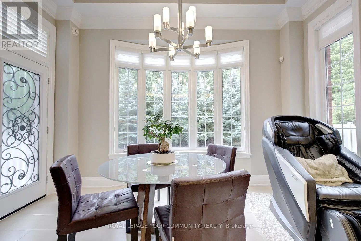 92 HEINTZMAN CRESCENT