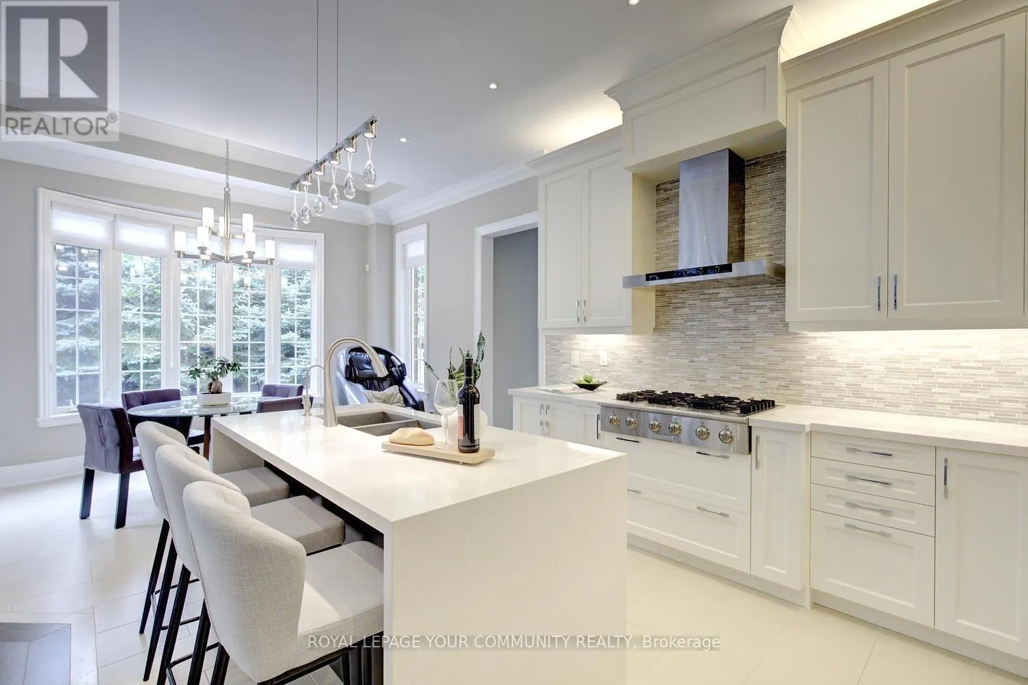 92 HEINTZMAN CRESCENT