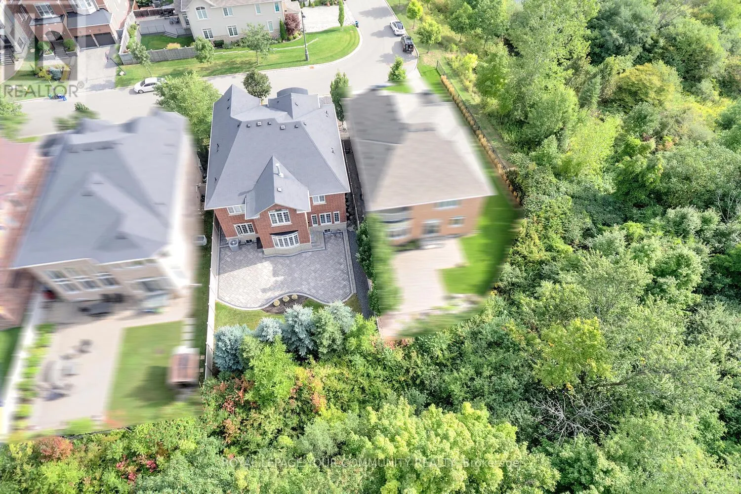 92 HEINTZMAN CRESCENT