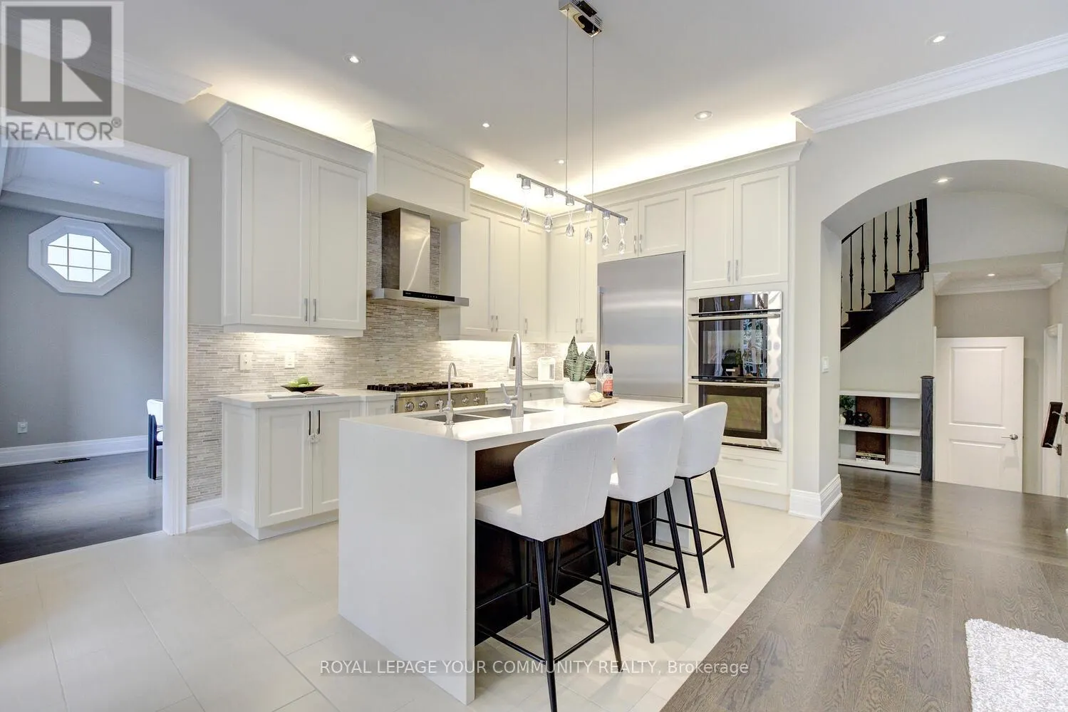 92 HEINTZMAN CRESCENT