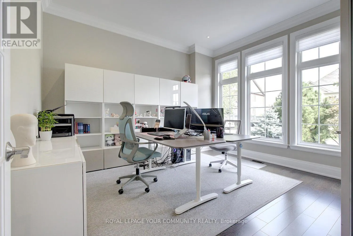 92 HEINTZMAN CRESCENT