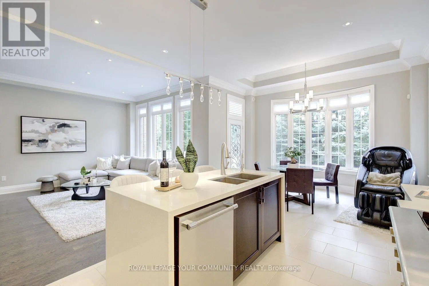 92 HEINTZMAN CRESCENT