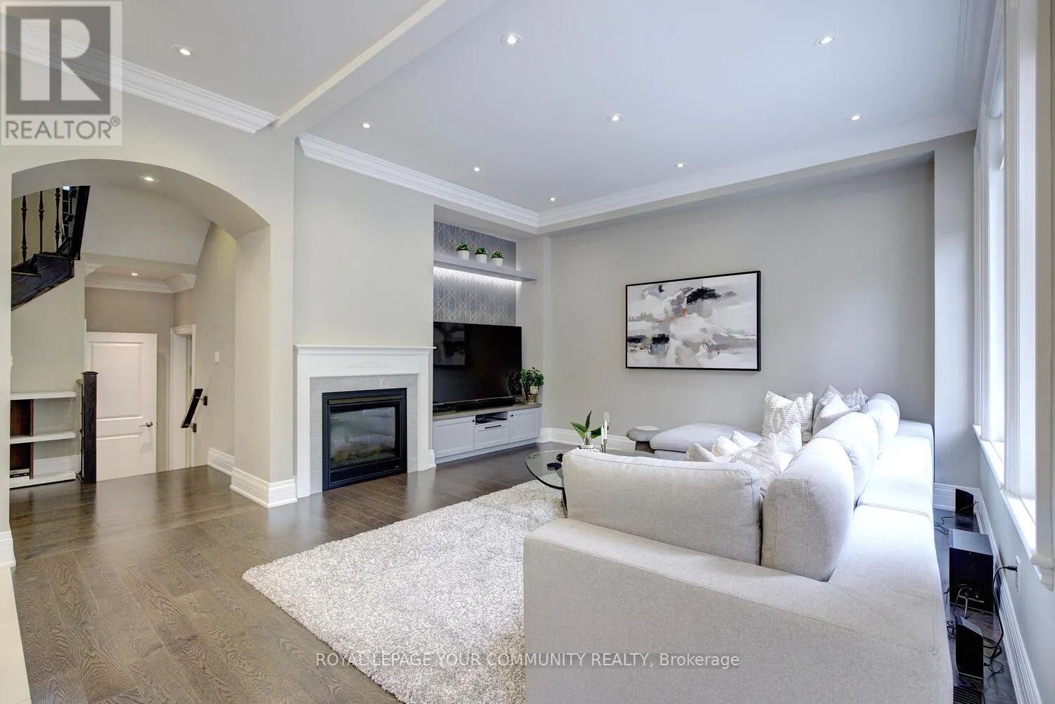 92 HEINTZMAN CRESCENT