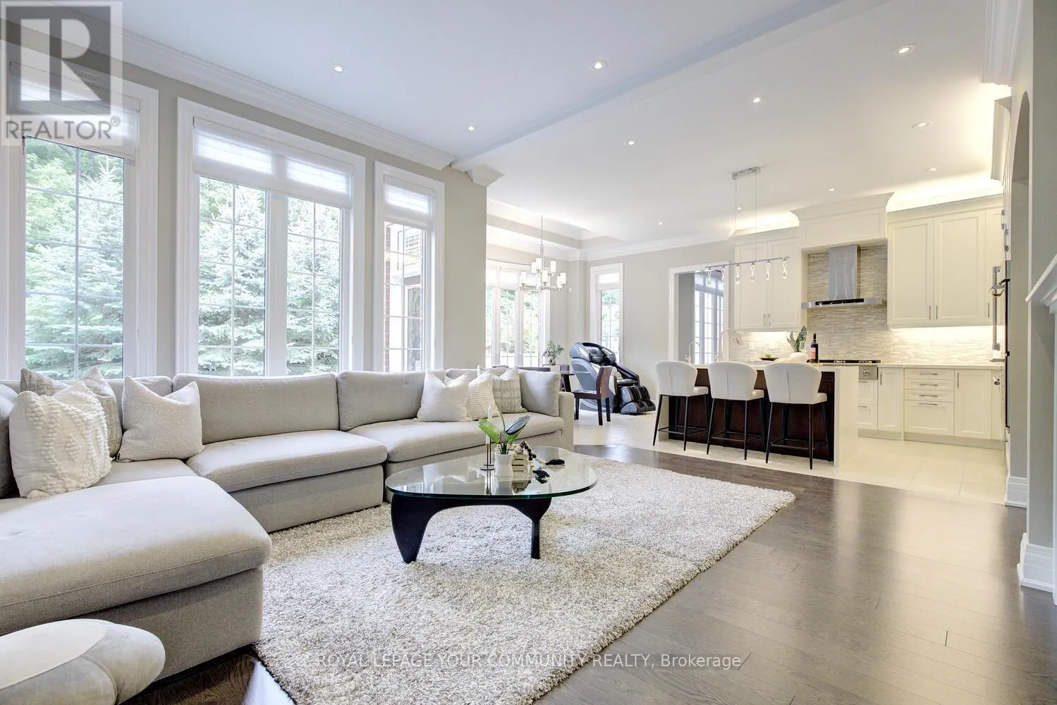 92 HEINTZMAN CRESCENT
