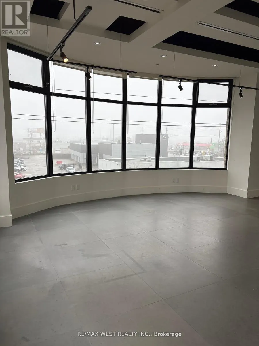 307 - 308 - 10376 YONGE STREET