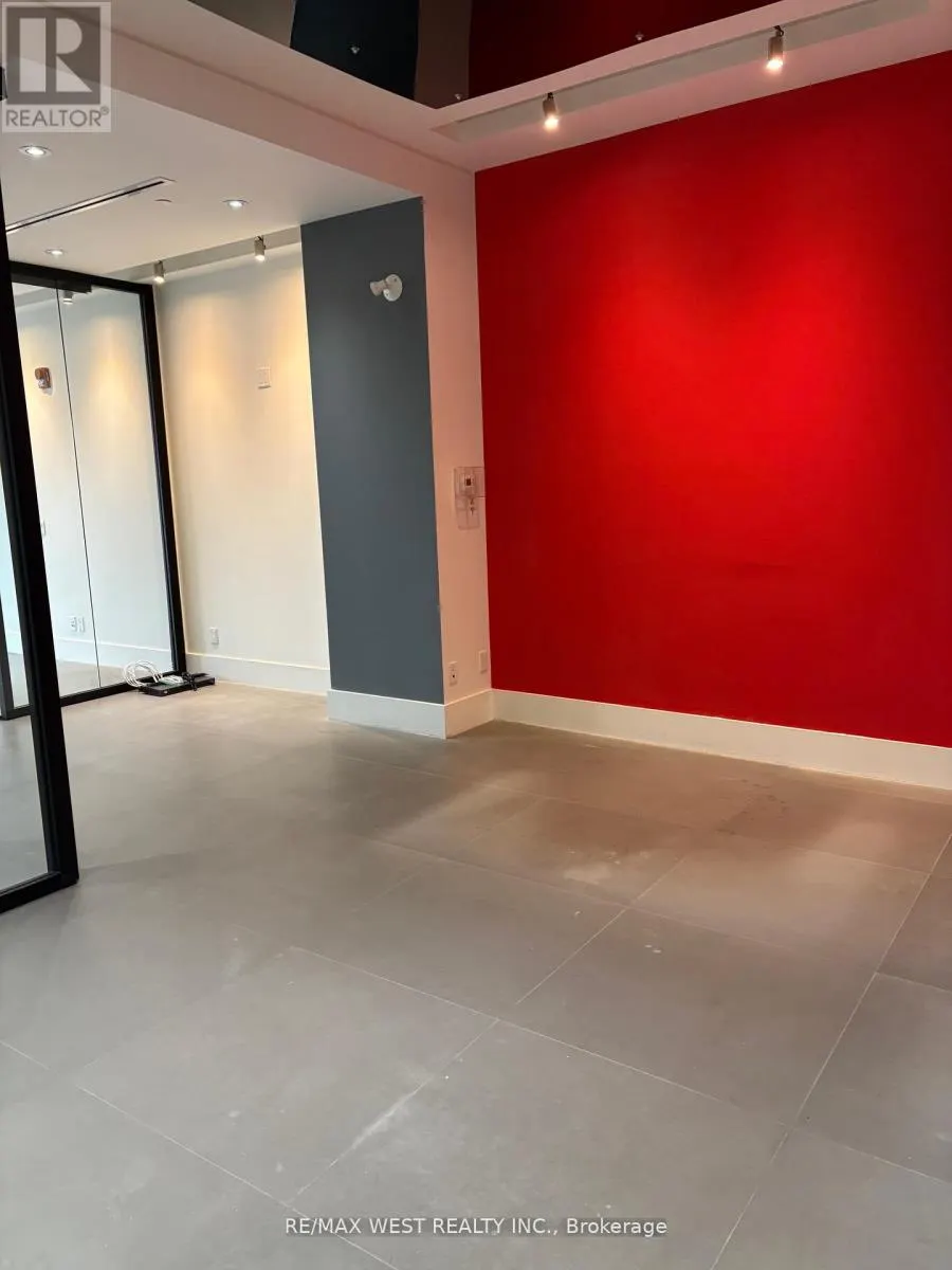 307 - 308 - 10376 YONGE STREET