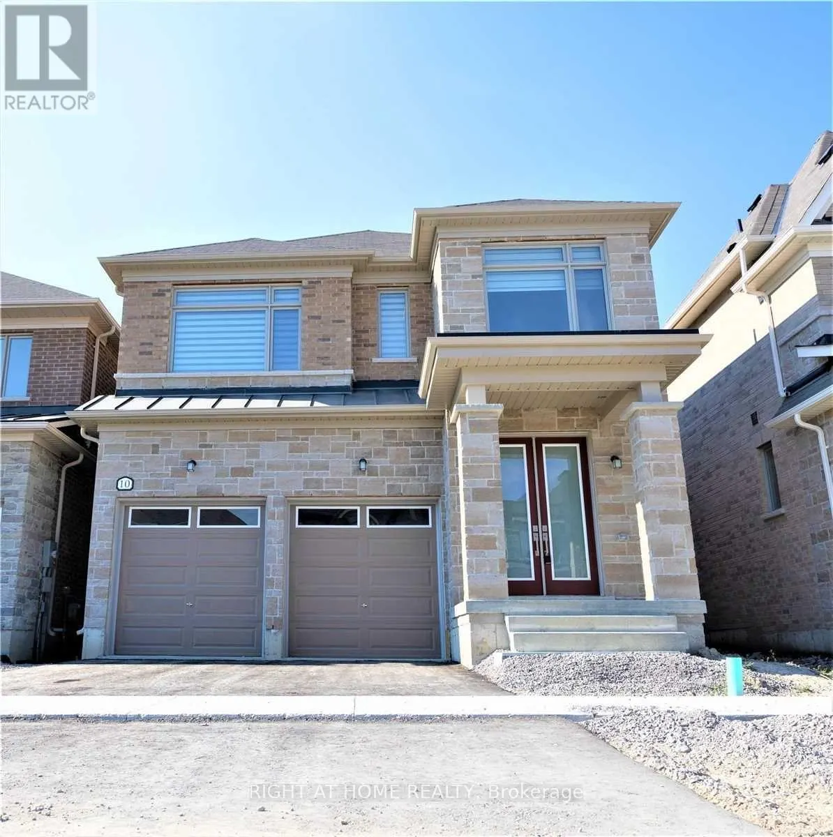 10 SPRUCEDALE WAY