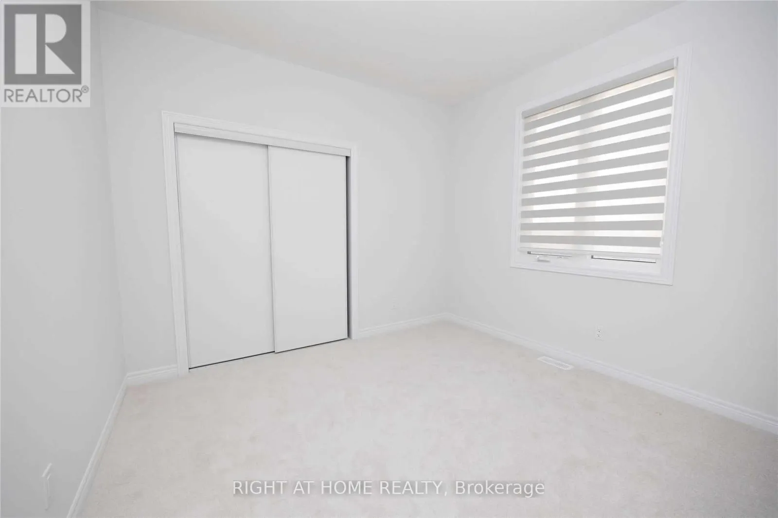 10 SPRUCEDALE WAY